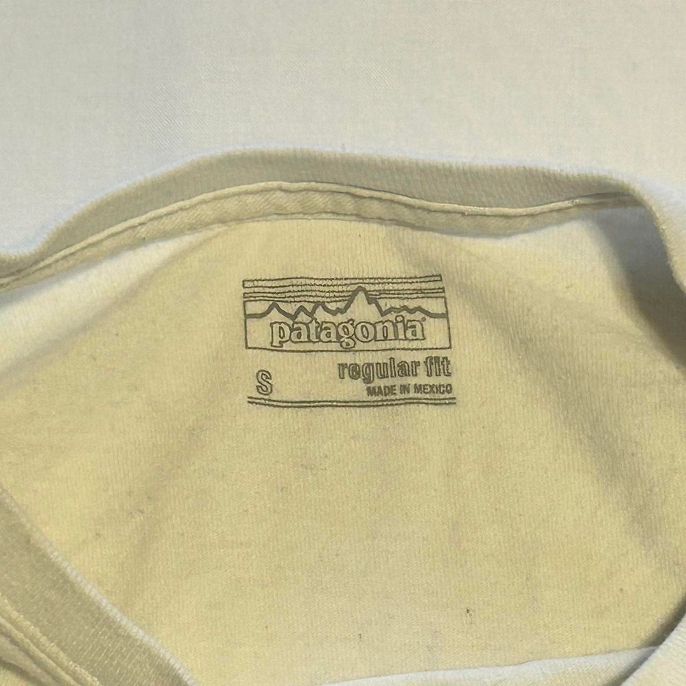 Patagonia Logo T-Shirt Men's Small Regular Fit Off-White Short Sleeve - Picture 5 of 5